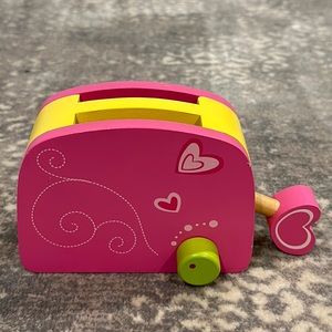 CLASSIC WORLD WOID TOASTER FOR A CHILDS KITCHEN